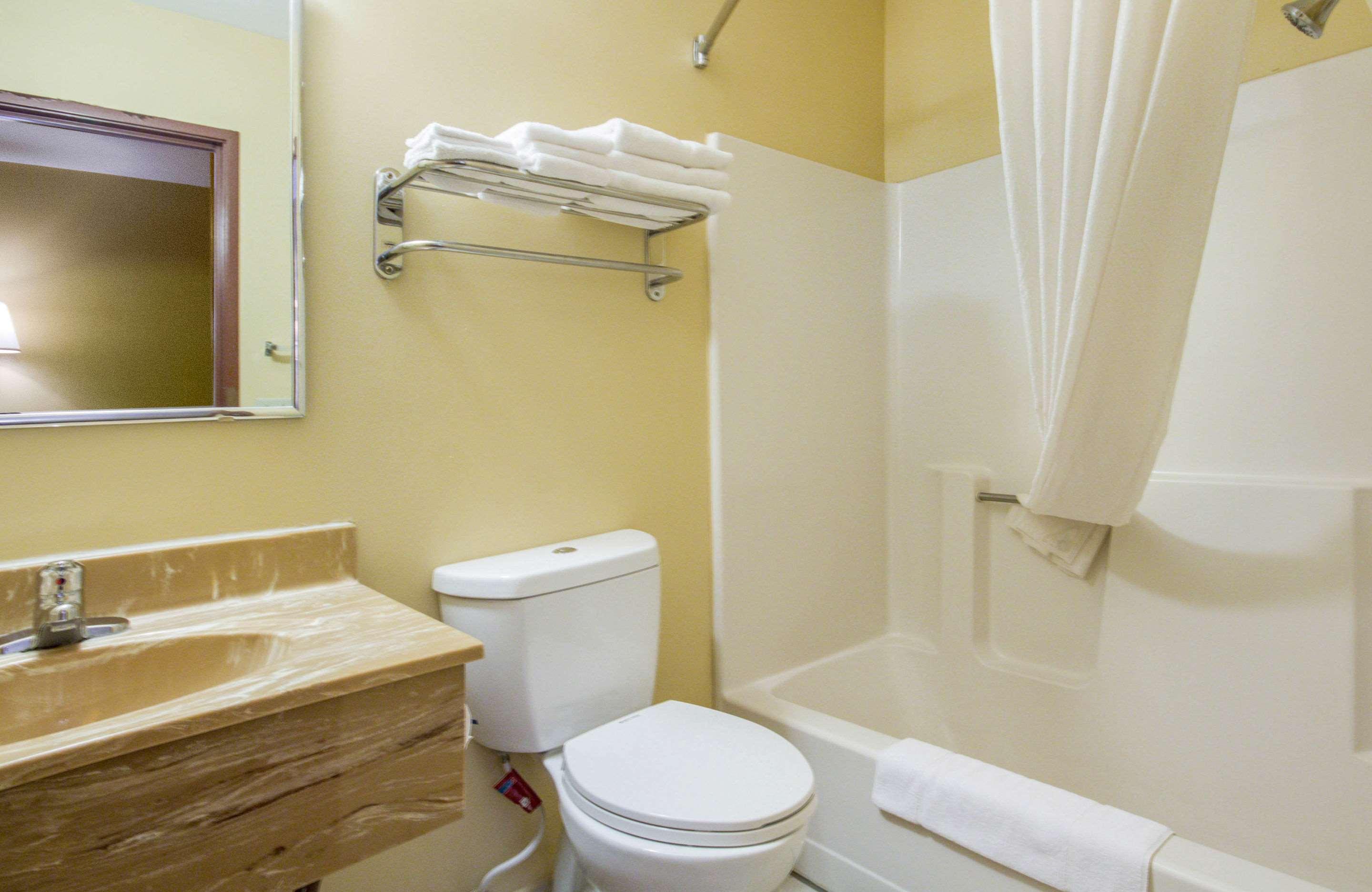 Econo - Leavenworth Lodge Lansing