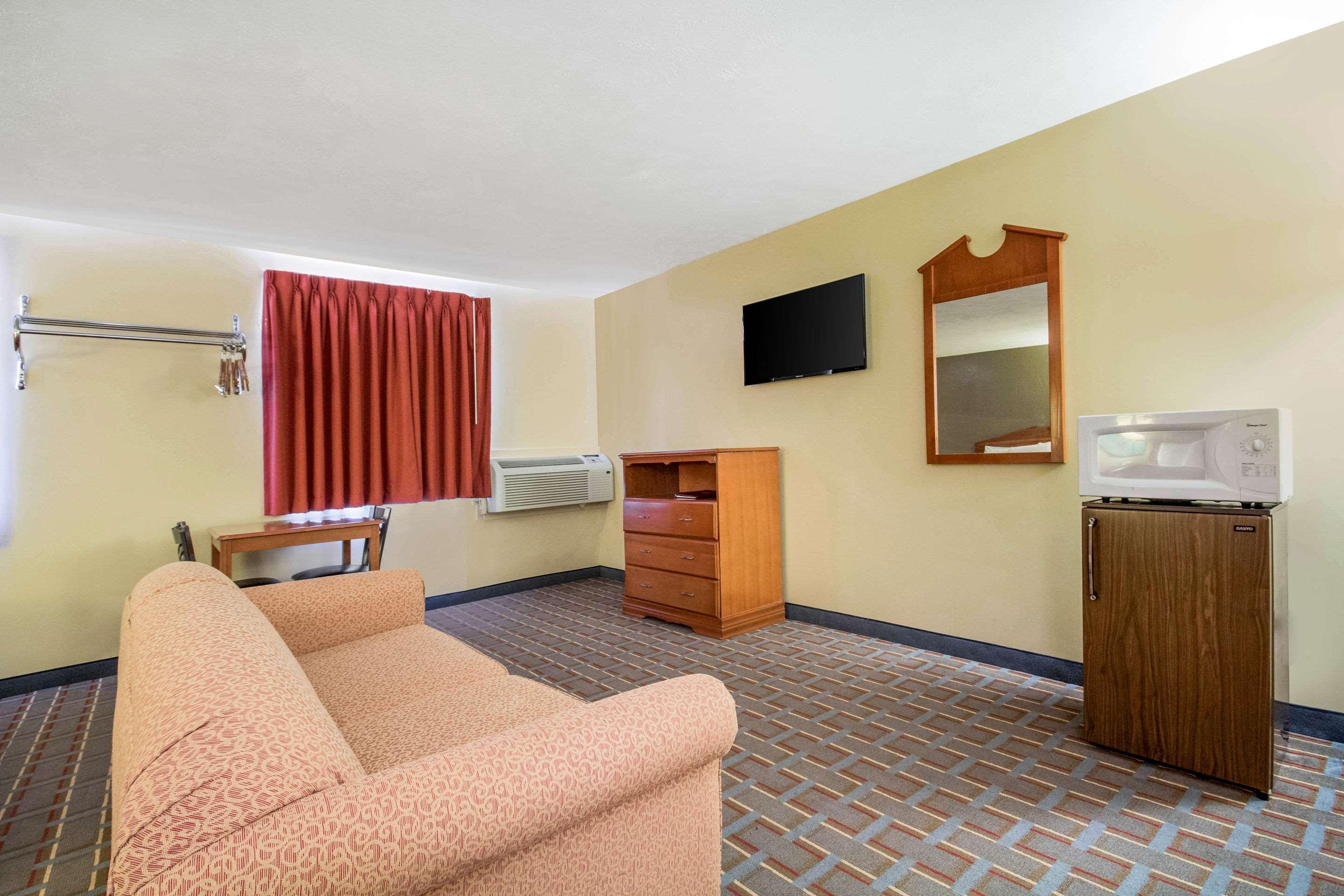 Lodge Econo - Leavenworth Lansing