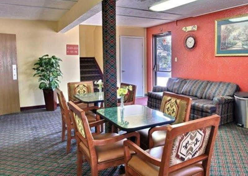 Econo - Leavenworth Lodge Lansing